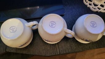 Staré porcelánové hrnky, konvičky..talíře - 6