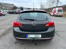 Opel Astra J 1,6, 2013, tažné zařízení, 17" kola - 6