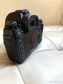 Canon EOS 5D Mark IV - 6