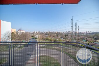 Pronájem bytu 3+kk 93 m² + balkon, parkovací stání - 6