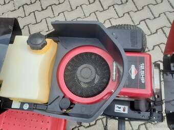 ZAHRADNÍ TRAKTOR HUSQVARNA - 6