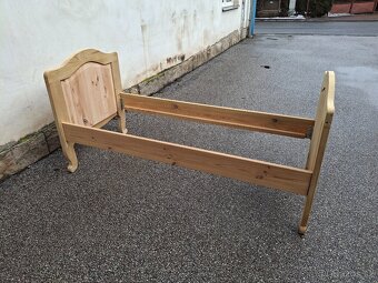 STAROŽITNÁ POSTEL PO CELKOVÉ RENOVACI - 6