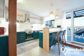 Pronájem podkrovního bytu 3+kk, 114 m²  - ul.... - 6