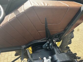 Prodám nové čalounění na traktory Zetor – blatníky i kabiny - 6