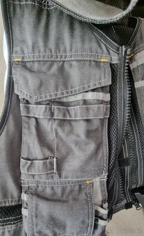 Snickers vesta vel.M - 6