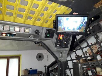 smykový nakladač  KOMATSU SK 09 - 6