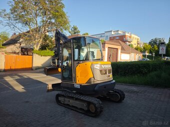 Pásový bagr Minibagr Volvo ECR35D r.v. 2017 Nové pásy - 6