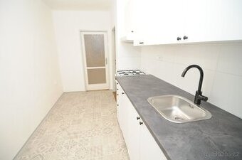 Pronájem bytu 2+1 po rekonstrukci nedaleko centra města - 6