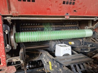 LIS na kulaté balíky CASE RB 454 s řezáním - 6