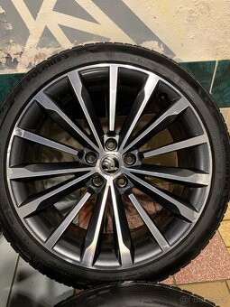Alu kola Škoda R19 5X112 ZIMNÍ PNEU 235/40 R19 8mm - 6