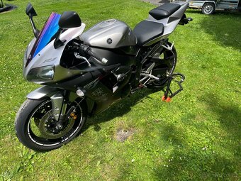 Yamaha R1 - 6