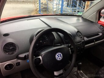 Volkswagen New Beatle 2,0i - 6