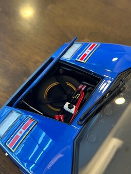 1/18 Autoart Signature Lamborghini Countach Walter Wolf Blue - 6