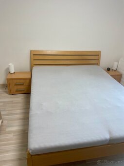 Prodej ložnice - komplet postel ,2x stolek, komoda - 6