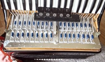 Prodám ITALSKÝ AKORDEON SCARLATTI 72 BASŮ - 6