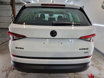 Čierne / karbónové znaky - logo na ŠKODA - 6