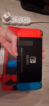 Prodám Nintendo Switch + 3 super hry + Pro Controller 🎮 - 6