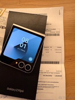 Samsung Z Flip 6 256GB - 6