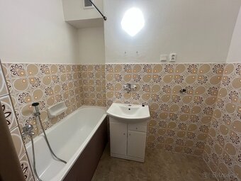 Pronájem bytu 3+1 85 m² Školní náměstí, Sezimovo Ústí II - 6