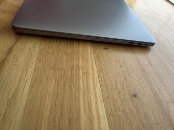 MacBook Pro 13” (2018) – i5 /8 GB/256GB SSD - 6