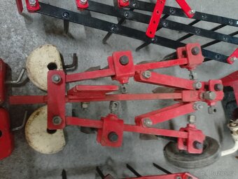 Vari příslušenství,kypřič, brány, závaží, plečka - 6