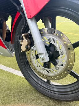 Honda cbr 125r - 6