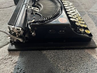 Kufříkový psací stroj Remington portable - 6