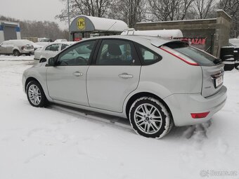 Ford Focus 1.6 i 74 kW 16V Ghia - 6