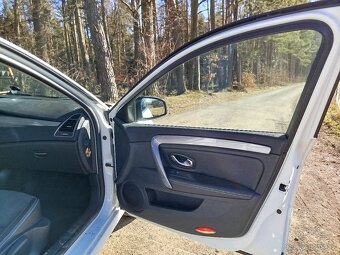 Renault Laguna 2011 - 6