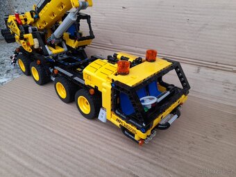 Lego pojízdný jeřáb 42108 a pásový čelní nakladač 42094 - 6
