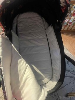 hluboká korba blossom dark cybex - 6