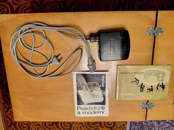 Skříňkový šicí stroj - 6