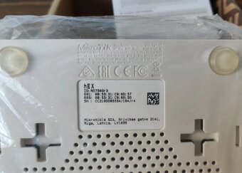 MikroTik RouterBOARD rb750Gr3 - 6