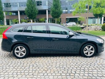 Volvo V60 2.0D 120KW 5VALEC AUTOMAT SENZORY VÝHŘEV R-DESIGN - 6