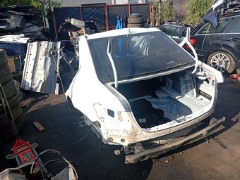 Prodám na mercedes e w212 sedan zadní ctvrtku - 6