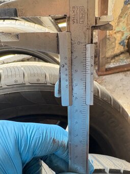 235/55 R19 zimní - 6