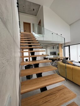 PÁTEŘOVÉ schodiště a schody, skleněné zábradlí - 6