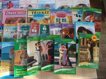 45x ROMÁN PRO ŽENY - HARLEQUIN, VEČERY POD LAMPOU - 6