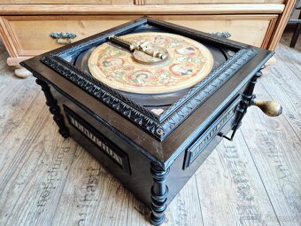 Starožitný hrací stroj, flašinet HEROPHON, 1900 - 6