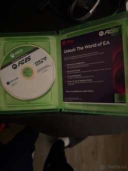 Xbox Series X, 2x ovladac, Chargable battery a FC 25 - 6