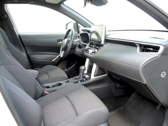 Toyota Corolla Cross, Comfort Business 2,0 Hybrid 4x 1 - 6