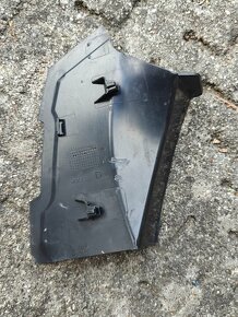 Plasty nárazníku / kufru Renault Megane III kombi 2010+ - 6