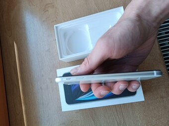 iPhone SE 2020 64GB - 6