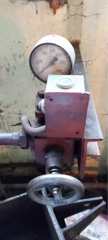 Hydraulický lis do země - 6