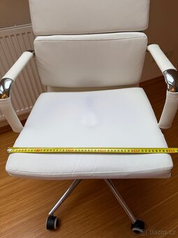 Bílé kancelářské křeslo - 6