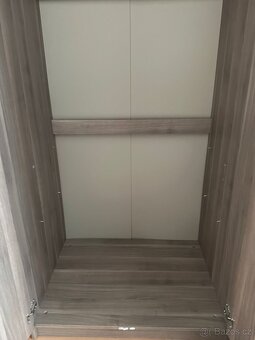 Šatní skříň - 6