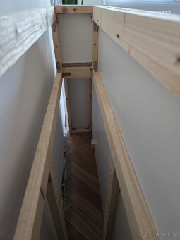 Prodám vlastnoručně vyrobeny nábytek (peřiňák za postel) - 6