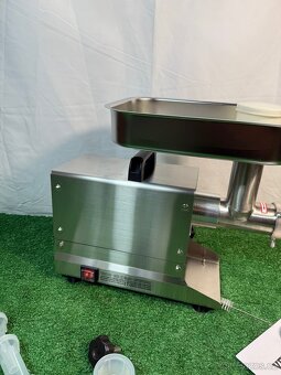 Nový elektrický mlýnek na maso 300W - 6