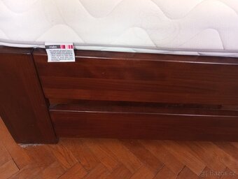 Velká masivní manželská postel tmavý dub - 6