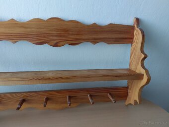 Krásná stará dřevěná polička na hrníčky a talířky - 6